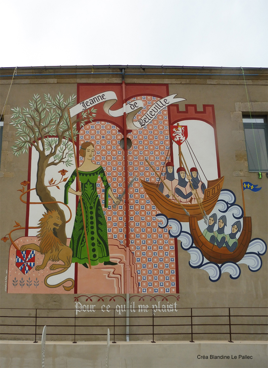 Peinture murale réalisée à la chaux sur mur de la mairie de Belleville, représentant Jeanne de Belleville dans un style roman, évoquant les calligraphies du Moyen-Age.