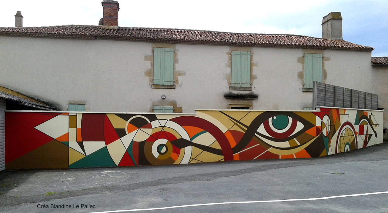 Peinture murale représentant l'histoire de Mélusine, dans un style géométrique, jouant avec les symboles et les couleurs terres.