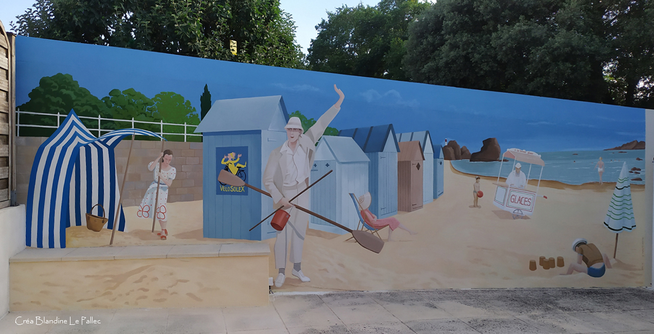 Peinture murale réalisée d'après le film les vacances de M.Hulot de Jacques Tati. Plage de St Marc sur mer avec personnages, cabanes de plages et rochers.
